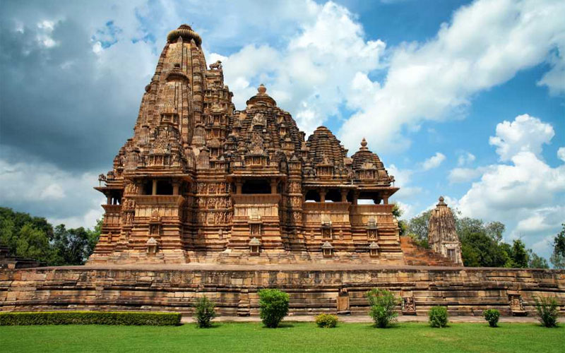 18 Days Rajasthan Tour with Khajuraho and Varanasi