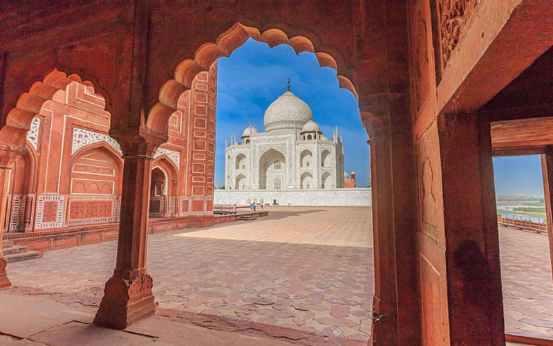 From Delhi: Taj Mahal Agra Tour by Gatiman Express Train